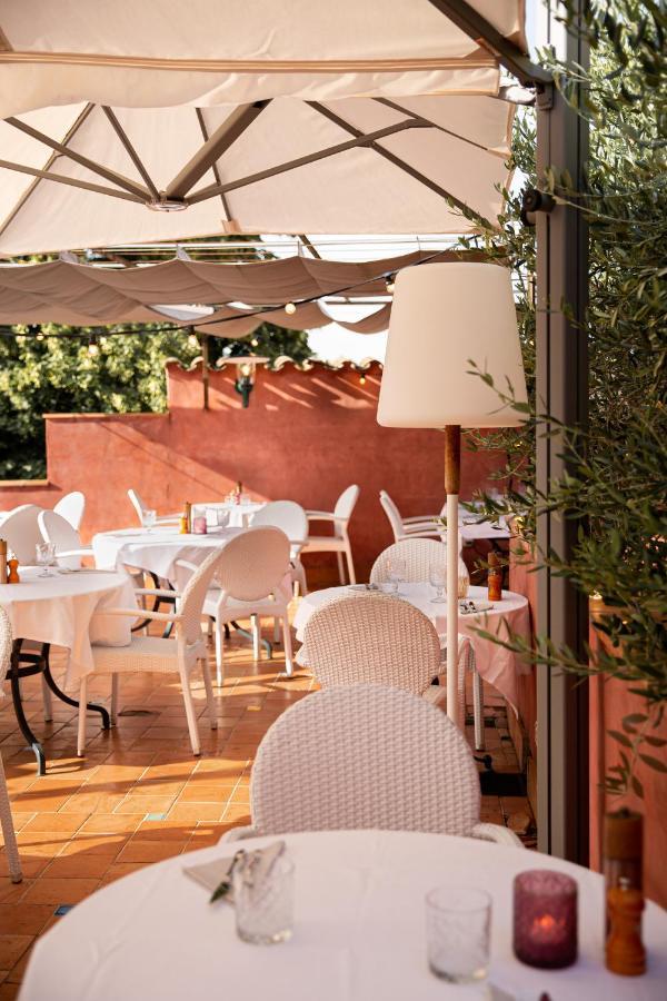 Le Square Hotel Astaffort Eksteriør billede