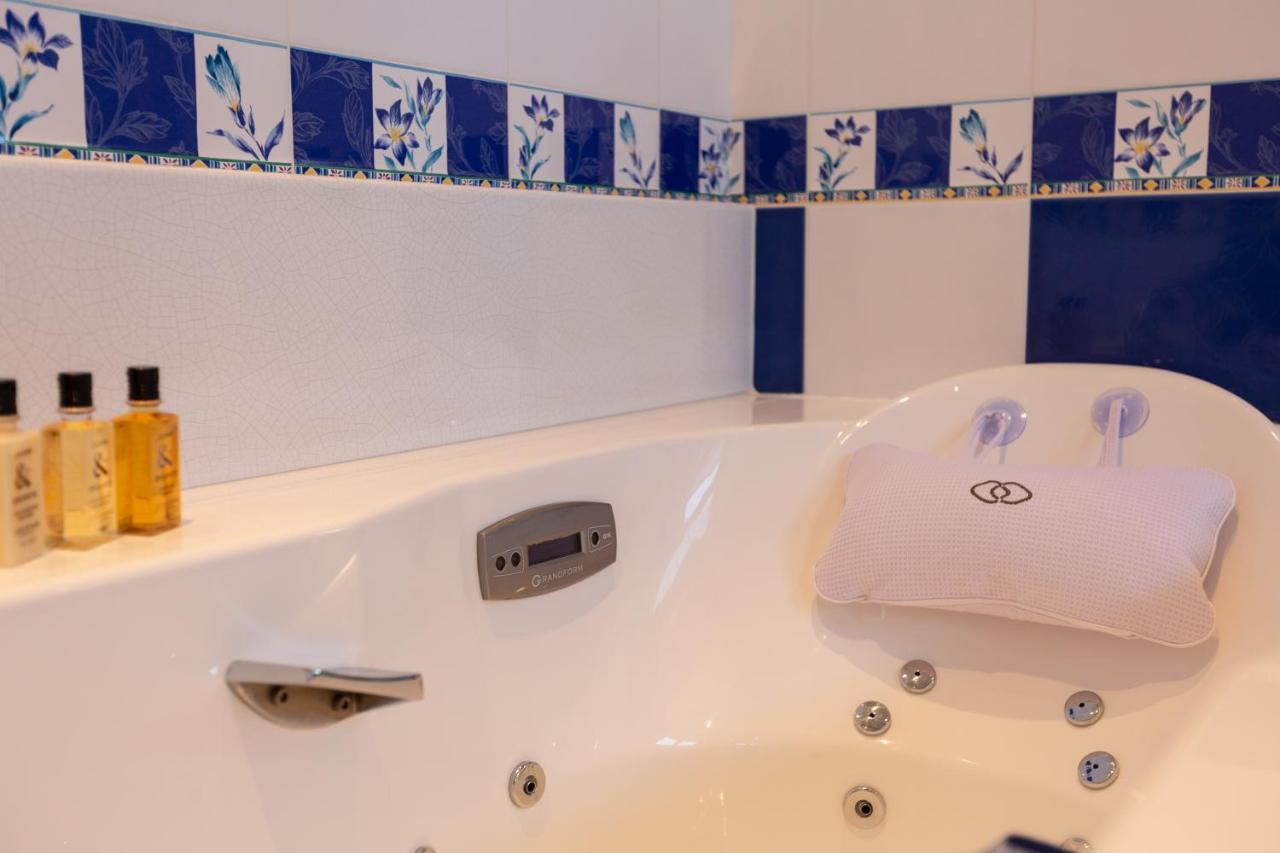 Le Square Hotel Astaffort Eksteriør billede