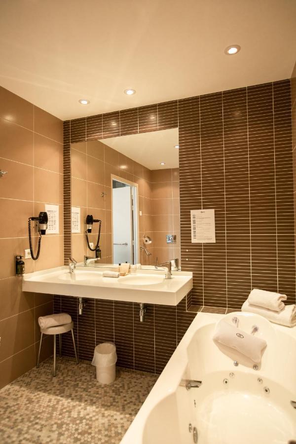 Le Square Hotel Astaffort Eksteriør billede